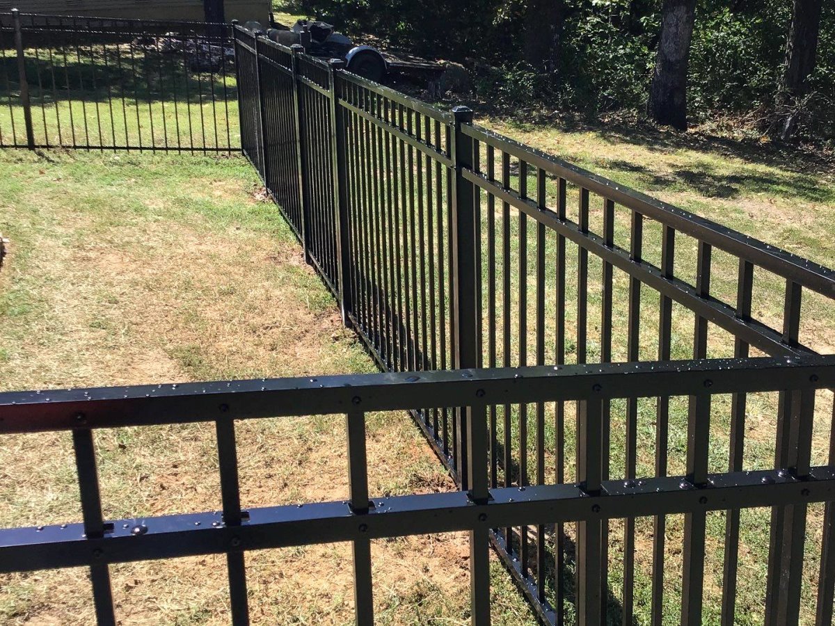 Residential Vinyl fence solutions for the Rowesville, South Carolina area